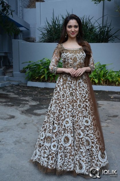 Tamannaah-at-Bengal-Tiger-Movie-Opening